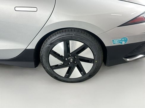 Used 2024 Hyundai Ioniq 6 SE image 11