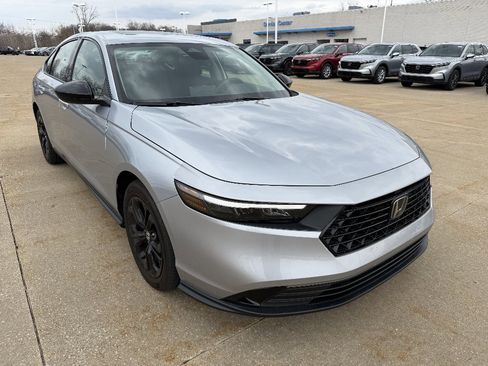 Used 2025 Honda Accord SE image 2