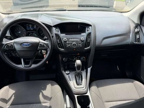 Used 2017 Ford Focus SE FWD image 11