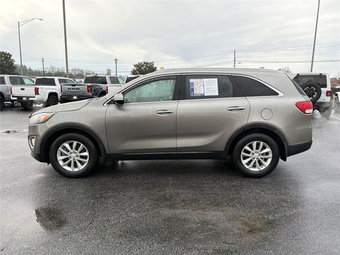 Used 2016 Kia Sorento LX w/ LX Convenience Package image 8