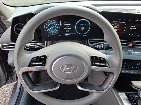 Used 2024 Hyundai Elantra SEL FWD image 22