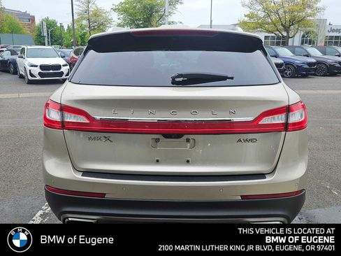 Used 2017 Lincoln MKX Reserve AWD/4WD image 4