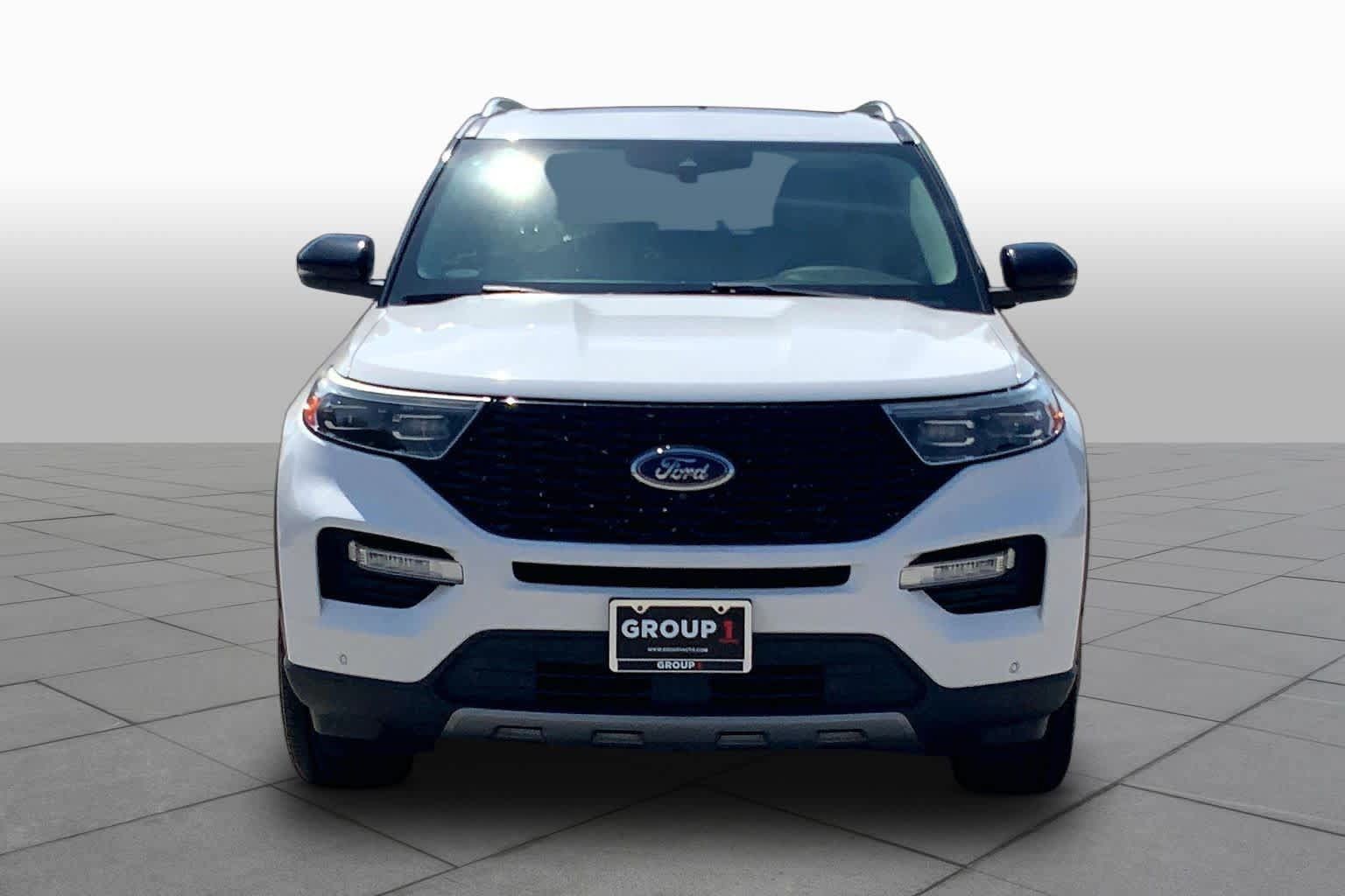 Used 2020 Ford Explorer Platinum w/ Premium Technology Package AWD/4WD image 4