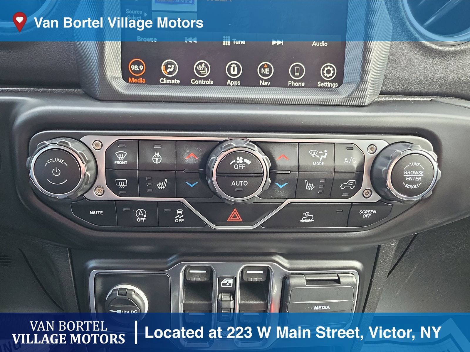 Used 2021 Jeep Wrangler Unlimited Sahara w/ Uconnect 4C Nav & Sound Group AWD/4WD image 18