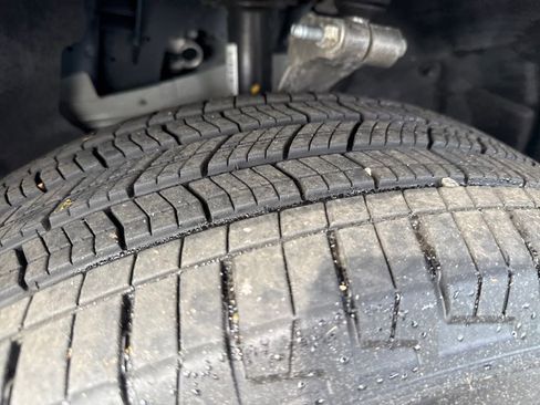 Used 2025 Jeep Grand Cherokee Altitude AWD/4WD image 32