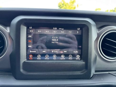 Used 2023 Jeep Wrangler Unlimited AWD/4WD image 38