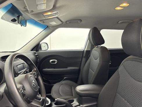 Used 2016 Kia Soul + image 24