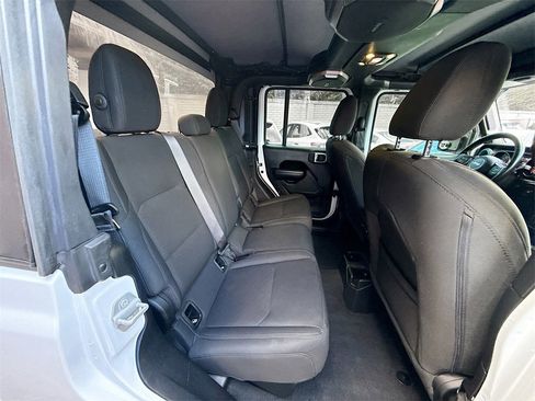 Used 2021 Jeep Gladiator Willys image 29