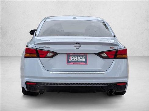 Used 2023 Nissan Altima 2.5 SR w/ SR Premium Package image 7