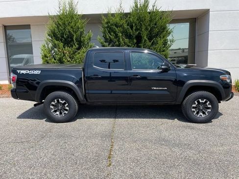Used 2022 Toyota Tacoma TRD Off-Road w/ Technology Package AWD/4WD image 5