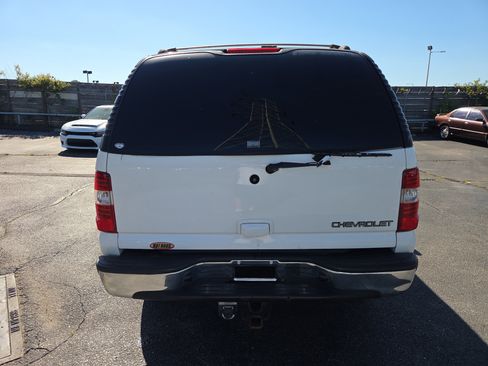 Used 2005 Chevrolet Suburban LT w/ Preferred Equipment Group RWD image 4
