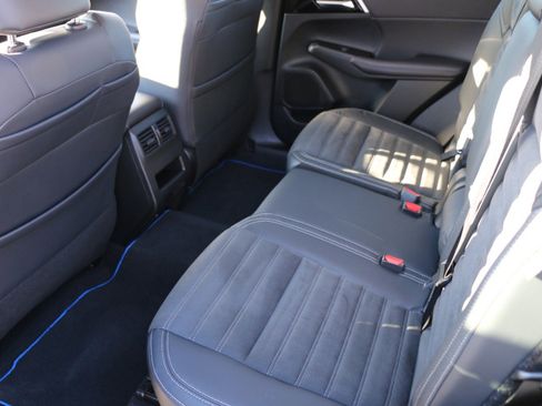 Used 2023 Mitsubishi Outlander SE image 28