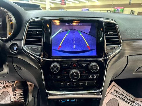 Used 2019 Jeep Grand Cherokee Altitude image 26