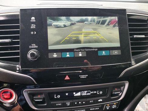 Used 2020 Honda Pilot Touring image 11