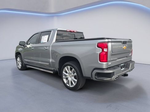 Used 2024 Chevrolet Silverado 1500 High Country w/ High Country Premium Package AWD/4WD image 3
