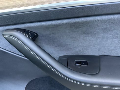 Used 2025 Tesla Model Y Long Range AWD/4WD image 16