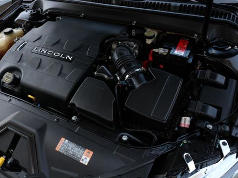 Used 2014 Lincoln MKZ image 46