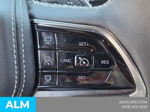 Used 2023 Jeep Grand Cherokee Overland w/ Luxury Tech Group IV AWD/4WD image 26