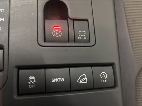 Used 2021 Toyota Highlander LE image 22