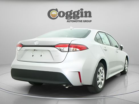 Used 2026 Toyota Corolla LE FWD image 16