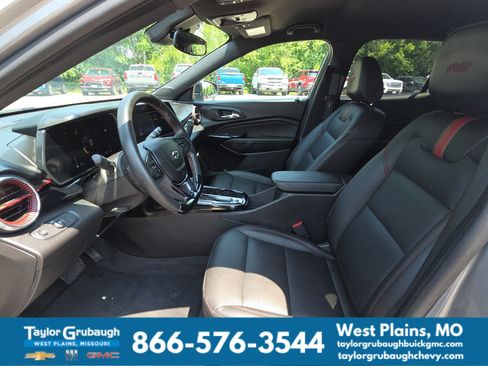 Used 2025 Chevrolet Trax RS FWD image 15