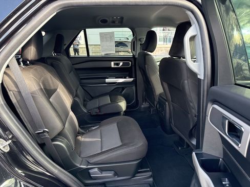 Used 2022 Ford Explorer XLT w/ Class IV Trailer Tow Package image 6