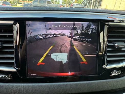 Used 2018 Chrysler Pacifica Touring-L w/ Premium Audio Group image 23