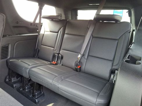 Used 2025 Chevrolet Suburban Z71 image 10