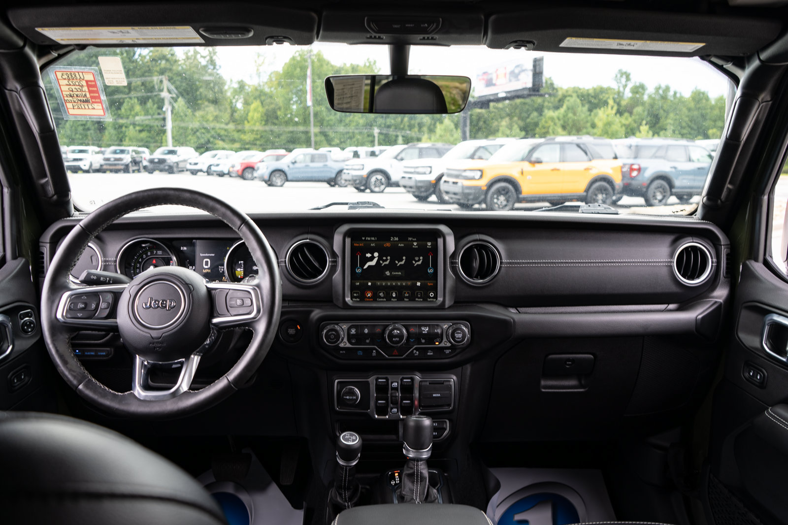Used 2022 Jeep Wrangler Unlimited Sahara w/ Cold Weather Group AWD/4WD image 19
