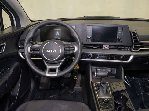 Used 2024 Kia Sportage LX image 6