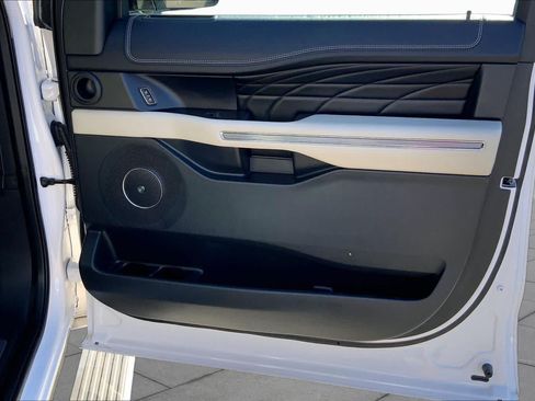 Used 2018 Ford Expedition Platinum RWD image 20
