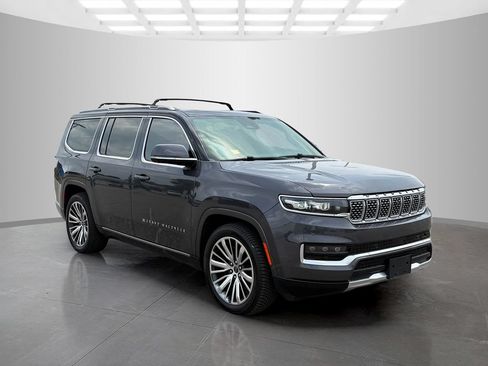 Used 2022 Jeep Grand Wagoneer Series III w/ Flexible Seating Group AWD/4WD image 3