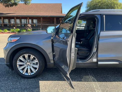 Used 2021 Ford Explorer Limited w/ Equipment Group 301A image 51