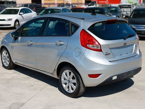 Used 2013 Ford Fiesta SE image 4