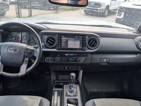 Used 2020 Toyota Tacoma TRD Off-Road AWD/4WD image 3