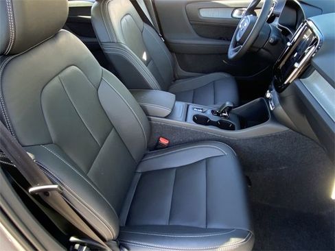 New 2026 Volvo XC40 B5 Core image 12