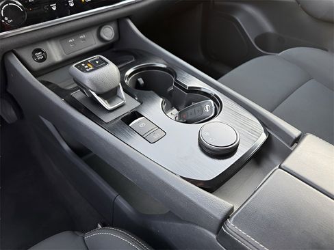 Used 2024 Nissan Rogue S image 28