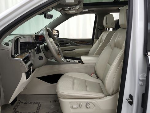 Used 2021 Cadillac Escalade Premium Luxury Platinum RWD image 18