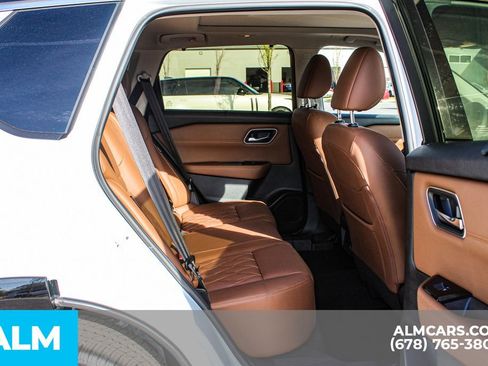 Used 2025 Nissan Rogue Platinum w/ Platinum Premium Package image 19