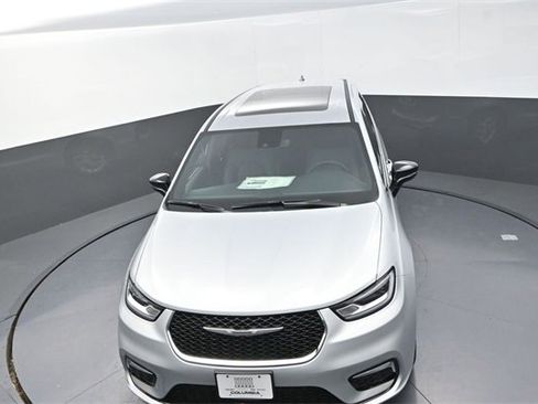 New 2026 Chrysler Pacifica Select image 10