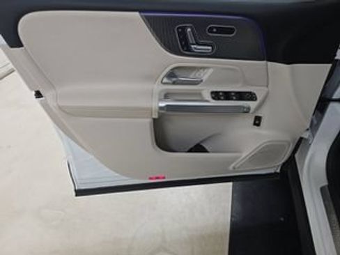 Used 2023 Mercedes-Benz GLB 250 4MATIC w/ Premium Package image 3