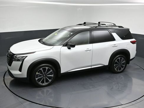 New 2026 Nissan Pathfinder Platinum image 29