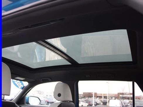 Used 2024 Volkswagen Atlas Cross Sport SEL Premium R-Line image 28