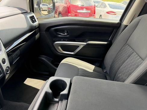 Used 2017 Nissan Titan SV RWD image 14