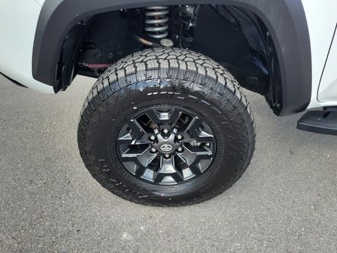 Used 2017 Toyota Tacoma TRD Off-Road image 27