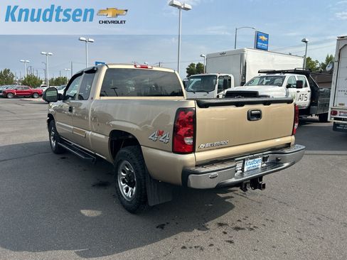 Used 2006 Chevrolet Silverado 1500 LT w/ Light Duty Power Package AWD/4WD image 5