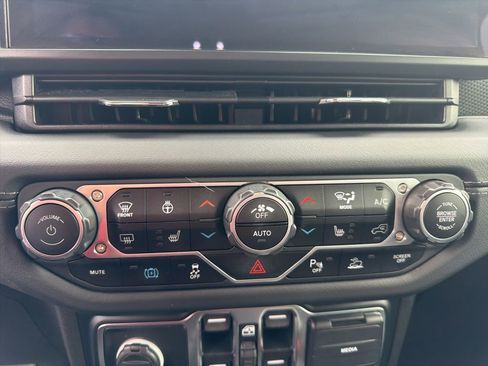 Used 2024 Jeep Wrangler Unlimited Rubicon 4xe AWD/4WD image 11