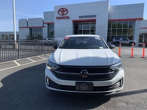 Used 2022 Volkswagen Jetta Sport image 3