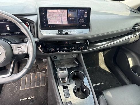 Used 2024 Nissan Rogue SL FWD image 8