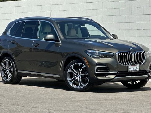Used 2022 BMW X5 sDrive40i w/ Parking Assistance Package image 2